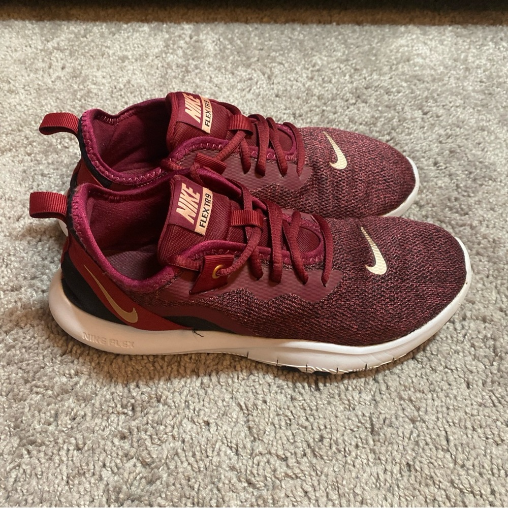 Nike Flex TR9 Burgundy and Gold low top Sneakers size 7.5